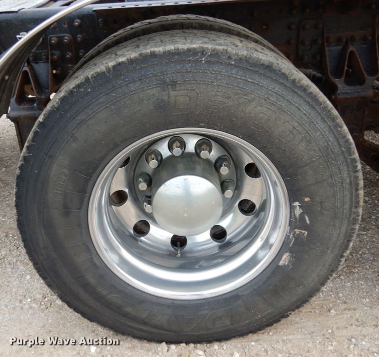 image for item II9597 2009 Mack CHU613  semi truck