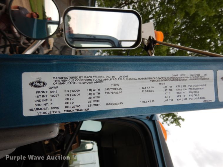 image for item II9597 2009 Mack CHU613  semi truck