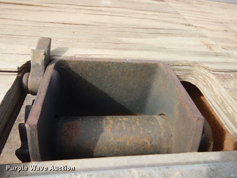 image for item IK9799 1977 Fruehauf FBEP42 flatbed trailer