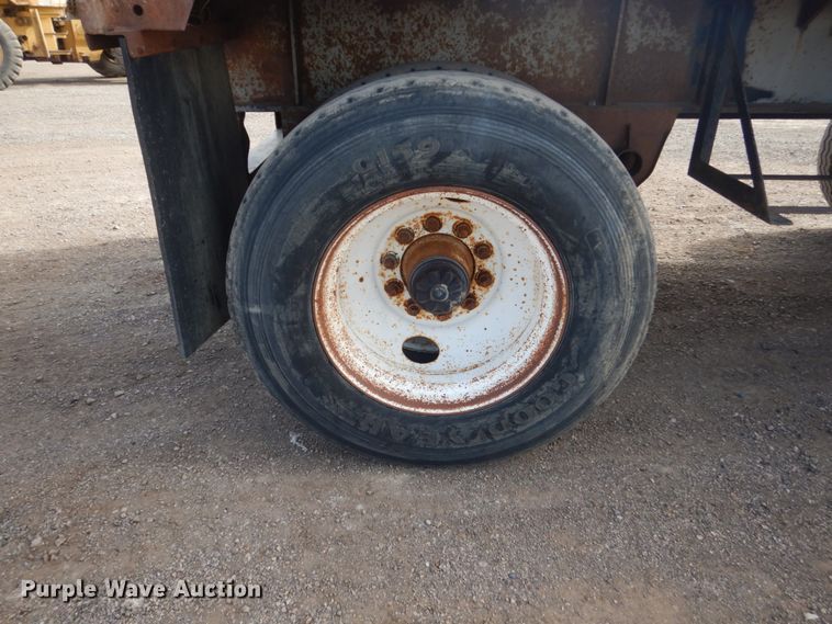 image for item IK9799 1977 Fruehauf FBEP42 flatbed trailer