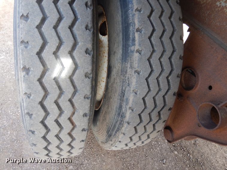 image for item IK9799 1977 Fruehauf FBEP42 flatbed trailer