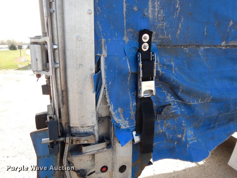 image for item IL9264 2002 Utility  side curtain trailer