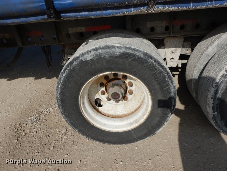 image for item IL9264 2002 Utility  side curtain trailer