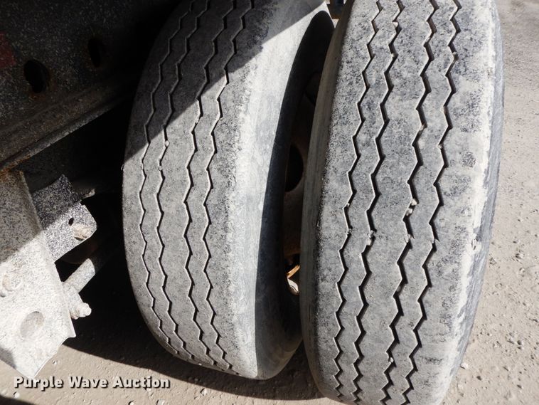 image for item IL9264 2002 Utility  side curtain trailer