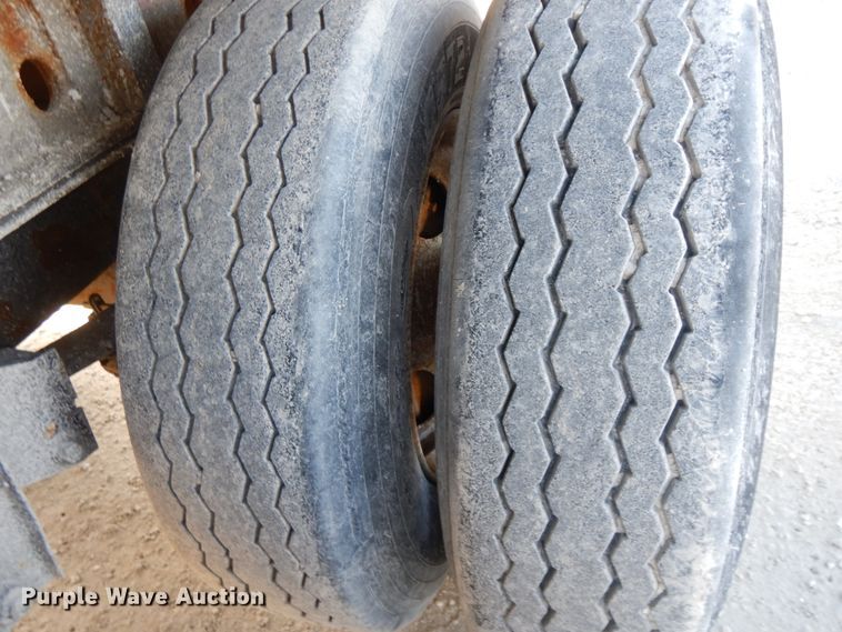 image for item IL9264 2002 Utility  side curtain trailer