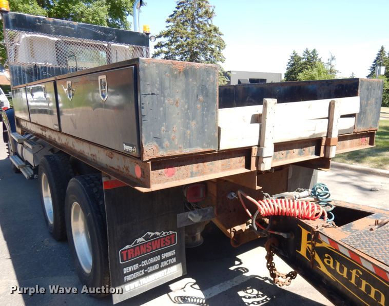 image for item IL9828 2005 Western Star 4900  flatbed truck