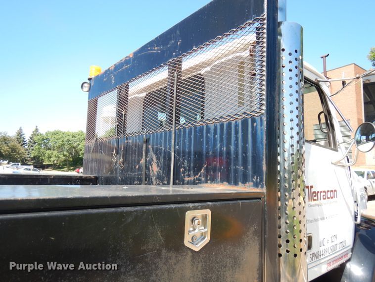 image for item IL9828 2005 Western Star 4900  flatbed truck