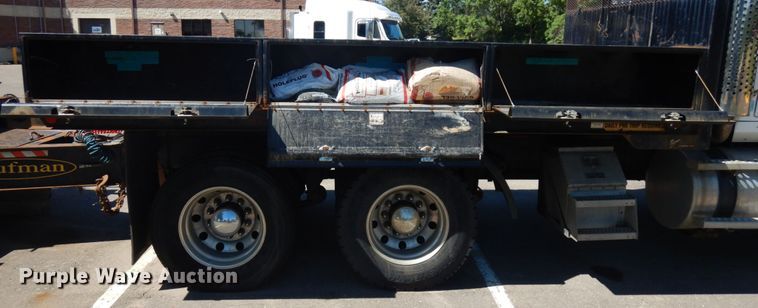 image for item IL9828 2005 Western Star 4900  flatbed truck