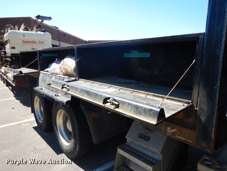 image for item IL9828 2005 Western Star 4900  flatbed truck