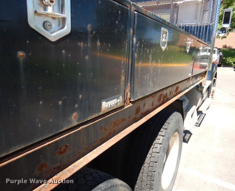 image for item IL9828 2005 Western Star 4900  flatbed truck