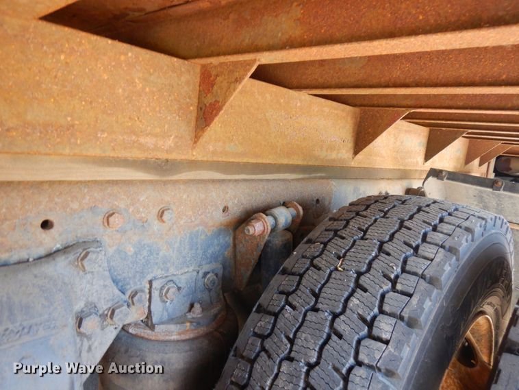 image for item IL9828 2005 Western Star 4900  flatbed truck