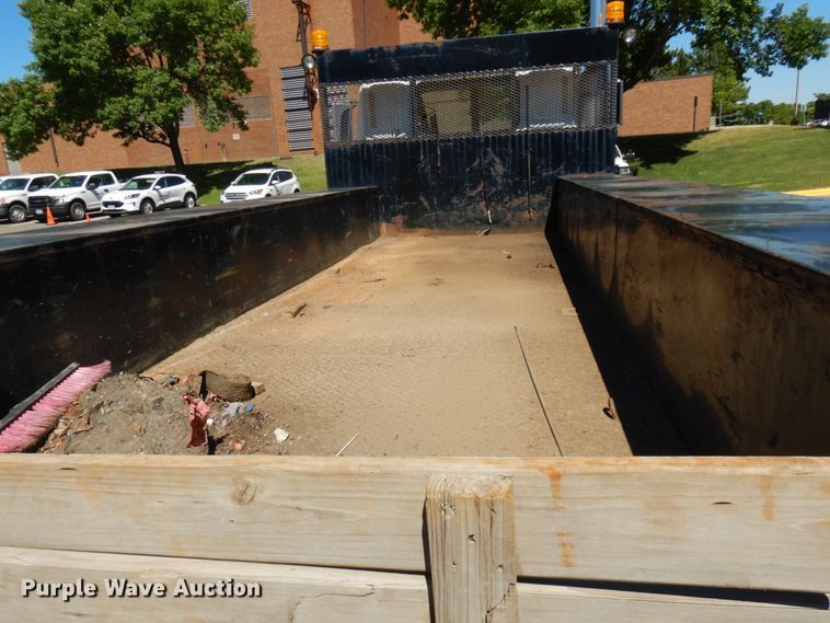 image for item IL9828 2005 Western Star 4900  flatbed truck