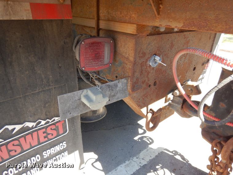 image for item IL9828 2005 Western Star 4900  flatbed truck