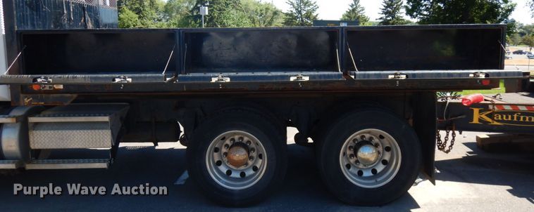 image for item IL9828 2005 Western Star 4900  flatbed truck
