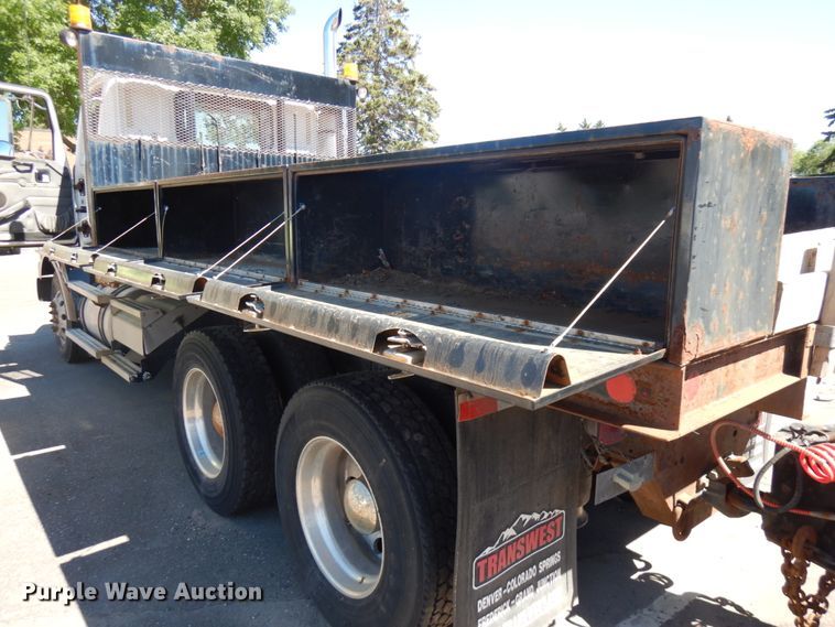 image for item IL9828 2005 Western Star 4900  flatbed truck