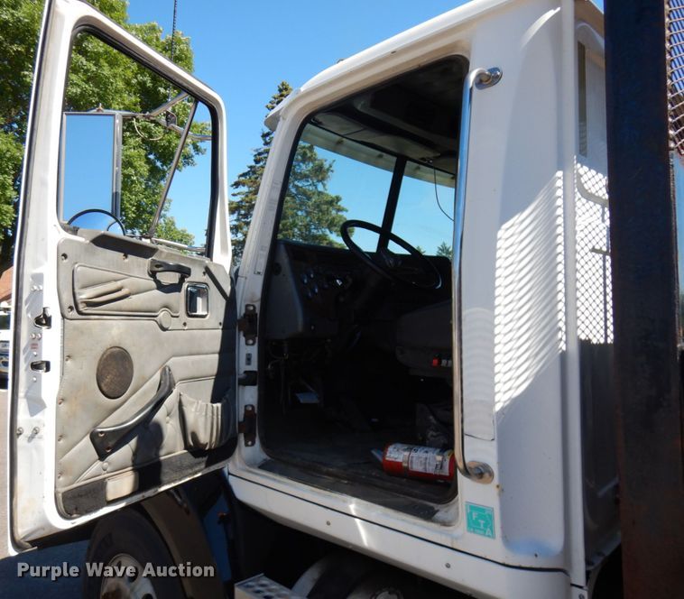 image for item IL9828 2005 Western Star 4900  flatbed truck