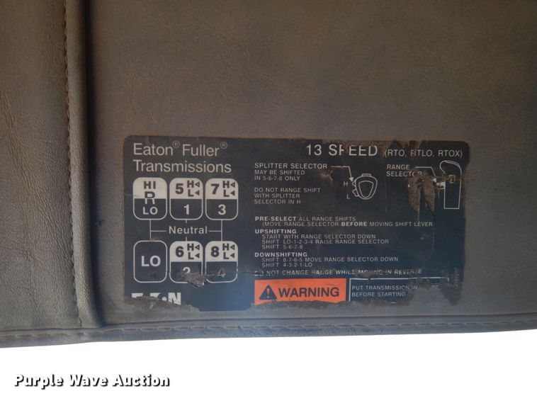 image for item IL9828 2005 Western Star 4900  flatbed truck