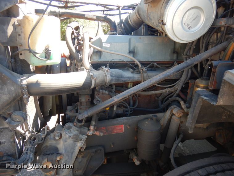 image for item IL9828 2005 Western Star 4900  flatbed truck