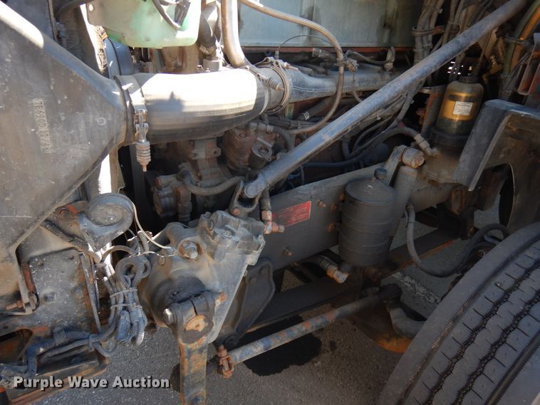 image for item IL9828 2005 Western Star 4900  flatbed truck