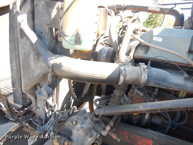 image for item IL9828 2005 Western Star 4900  flatbed truck