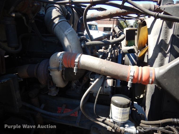 image for item IL9828 2005 Western Star 4900  flatbed truck