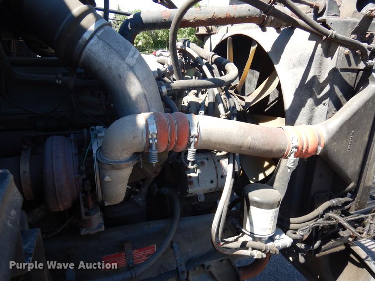 image for item IL9828 2005 Western Star 4900  flatbed truck