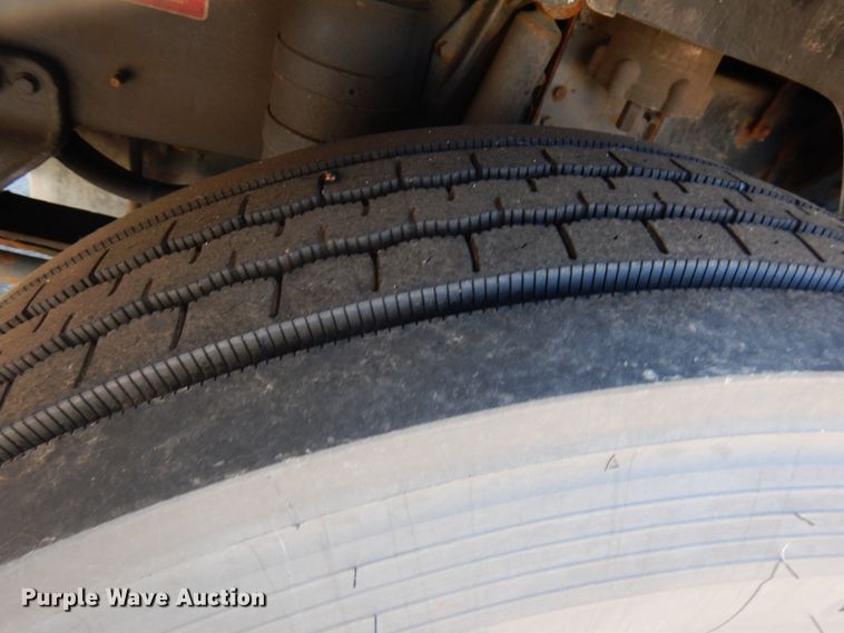 image for item IL9828 2005 Western Star 4900  flatbed truck