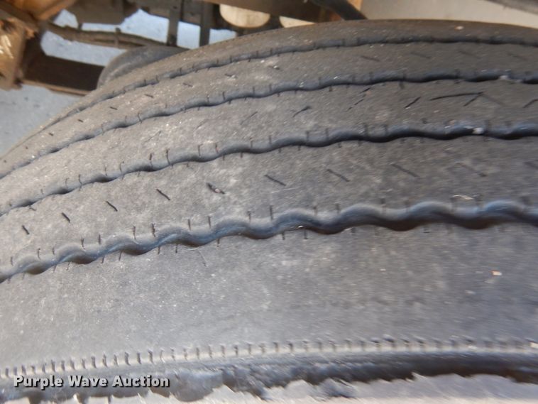 image for item IL9828 2005 Western Star 4900  flatbed truck