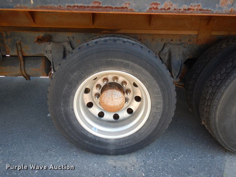 image for item IL9828 2005 Western Star 4900  flatbed truck