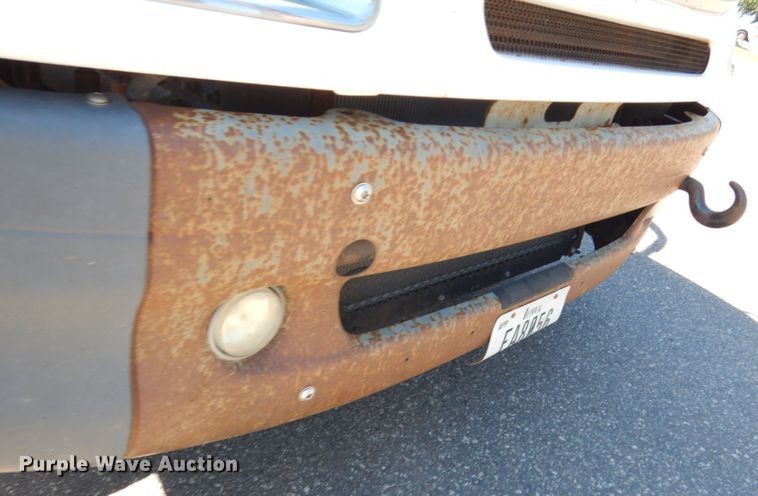 image for item IL9829 2010 Freightliner Columbia 120  semi truck