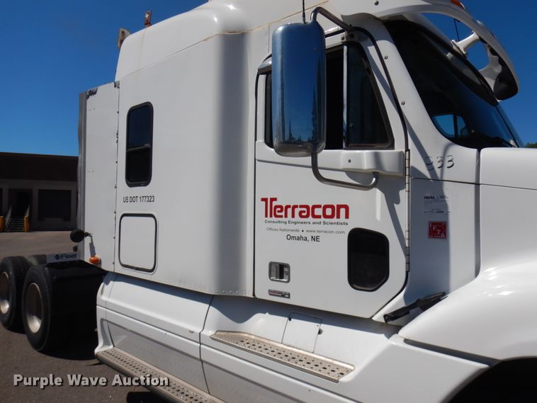 image for item IL9829 2010 Freightliner Columbia 120  semi truck