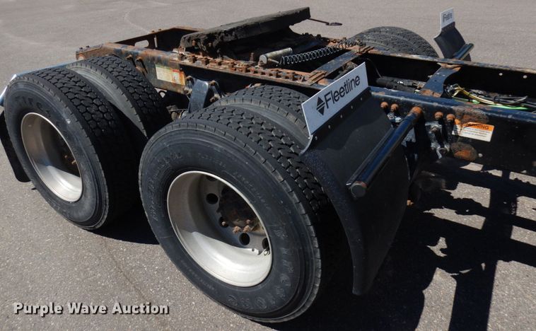 image for item IL9829 2010 Freightliner Columbia 120  semi truck