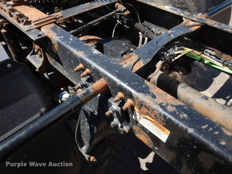 image for item IL9829 2010 Freightliner Columbia 120  semi truck