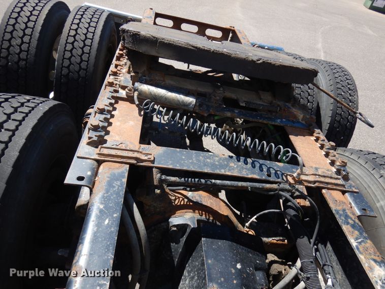 image for item IL9829 2010 Freightliner Columbia 120  semi truck