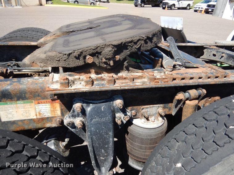 image for item IL9829 2010 Freightliner Columbia 120  semi truck