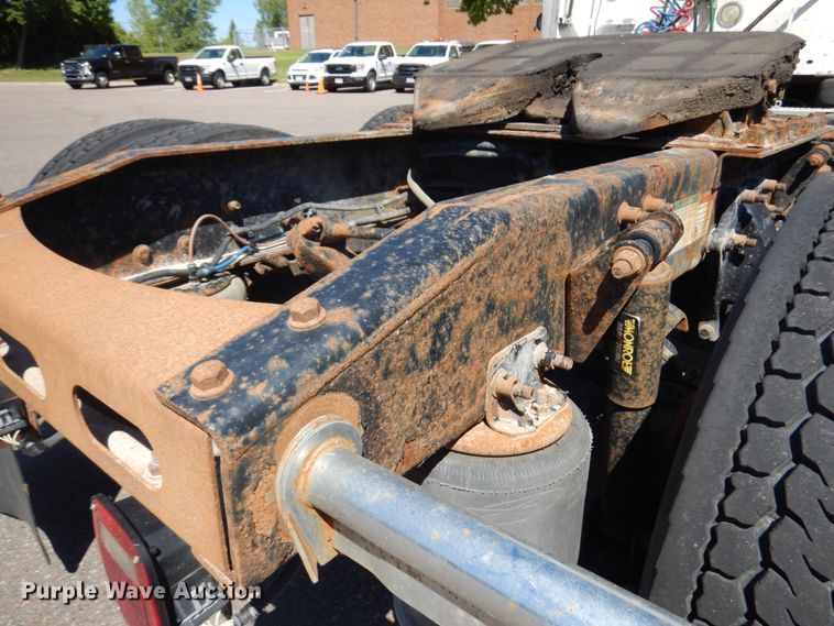 image for item IL9829 2010 Freightliner Columbia 120  semi truck