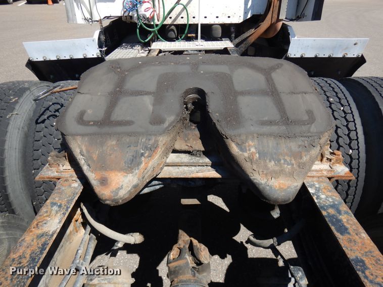 image for item IL9829 2010 Freightliner Columbia 120  semi truck