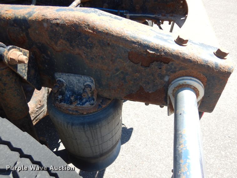 image for item IL9829 2010 Freightliner Columbia 120  semi truck