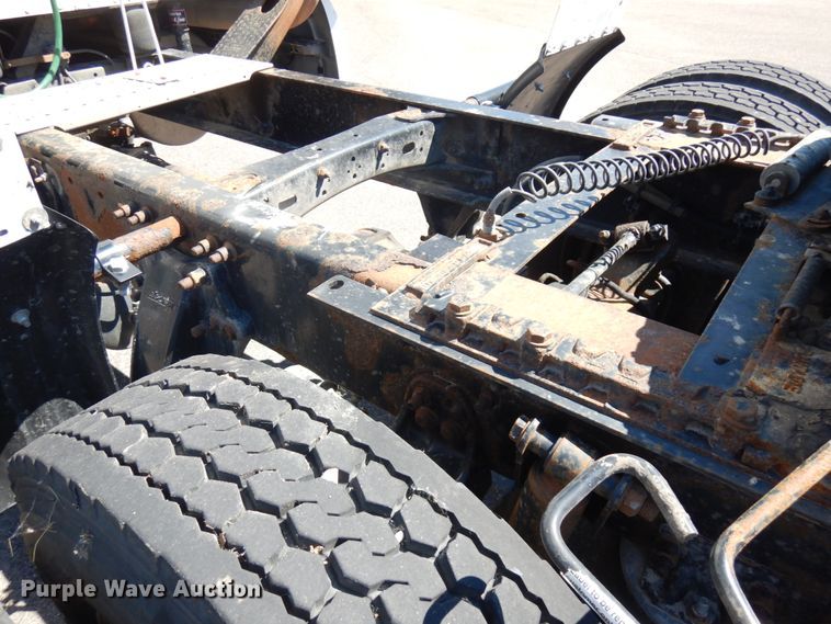 image for item IL9829 2010 Freightliner Columbia 120  semi truck