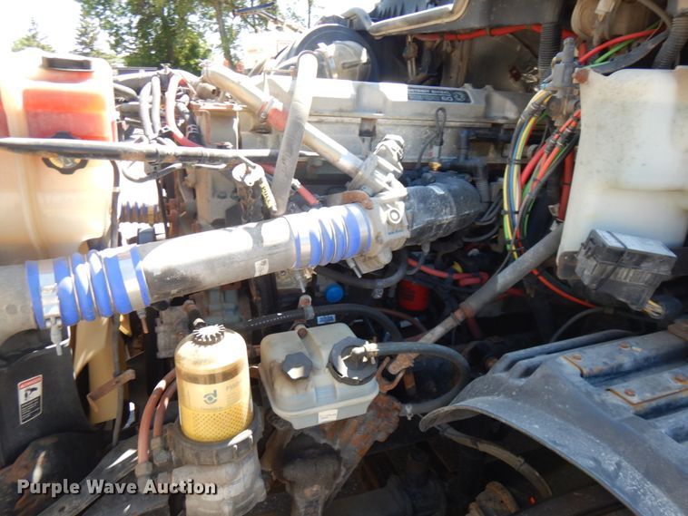 image for item IL9829 2010 Freightliner Columbia 120  semi truck