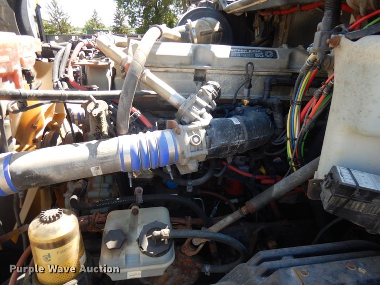 image for item IL9829 2010 Freightliner Columbia 120  semi truck