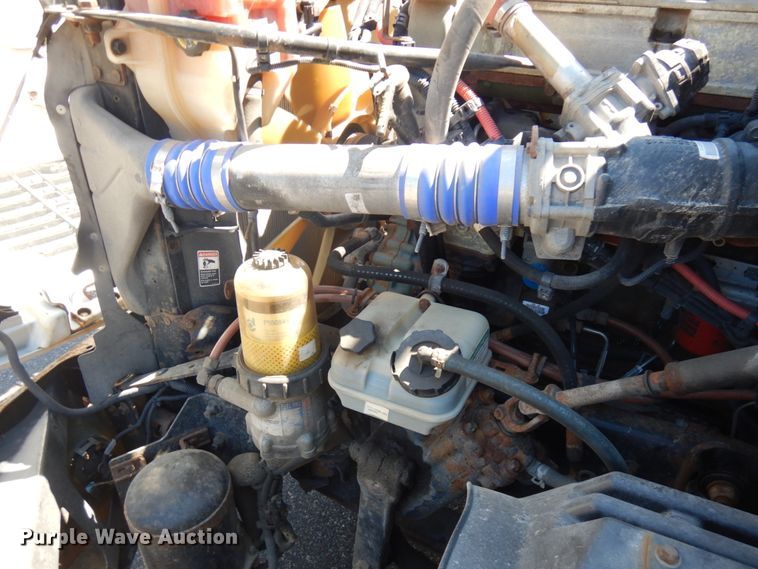 image for item IL9829 2010 Freightliner Columbia 120  semi truck