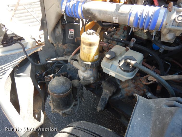 image for item IL9829 2010 Freightliner Columbia 120  semi truck