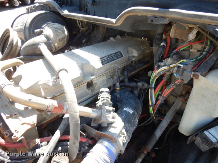 image for item IL9829 2010 Freightliner Columbia 120  semi truck