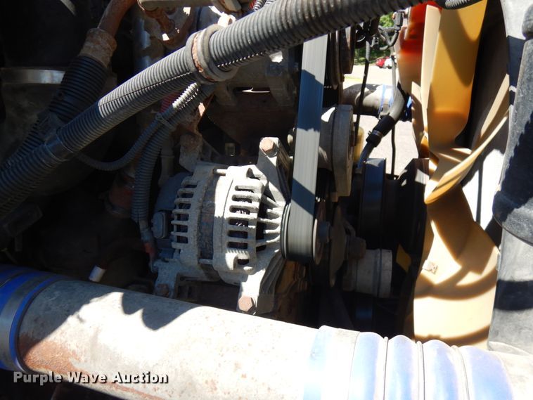 image for item IL9829 2010 Freightliner Columbia 120  semi truck