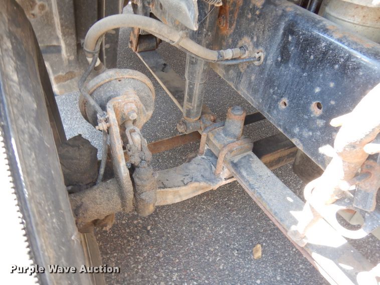 image for item IL9829 2010 Freightliner Columbia 120  semi truck