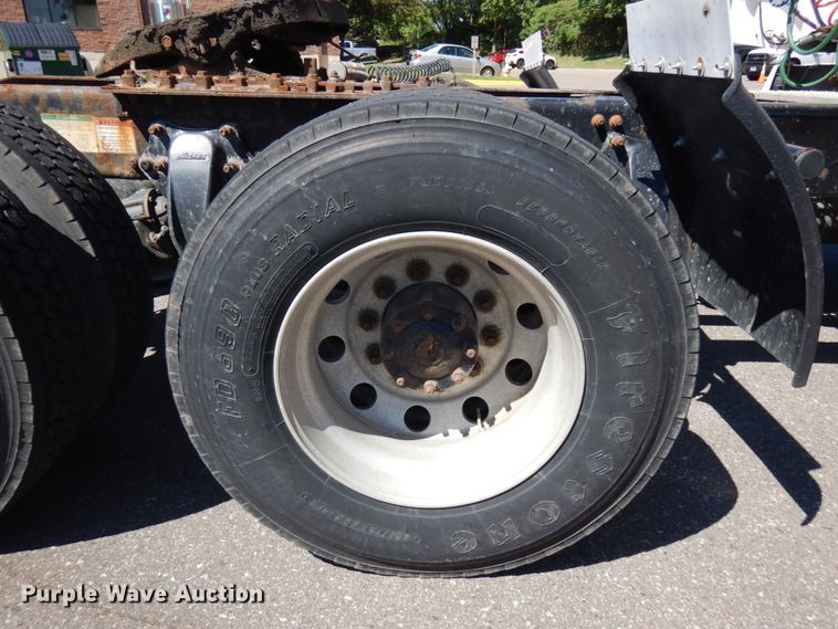 image for item IL9829 2010 Freightliner Columbia 120  semi truck