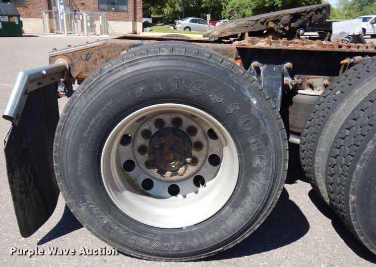 image for item IL9829 2010 Freightliner Columbia 120  semi truck