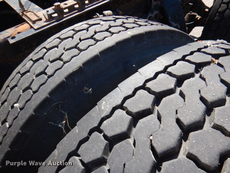 image for item IL9829 2010 Freightliner Columbia 120  semi truck