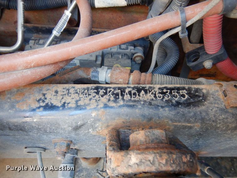 image for item IL9829 2010 Freightliner Columbia 120  semi truck